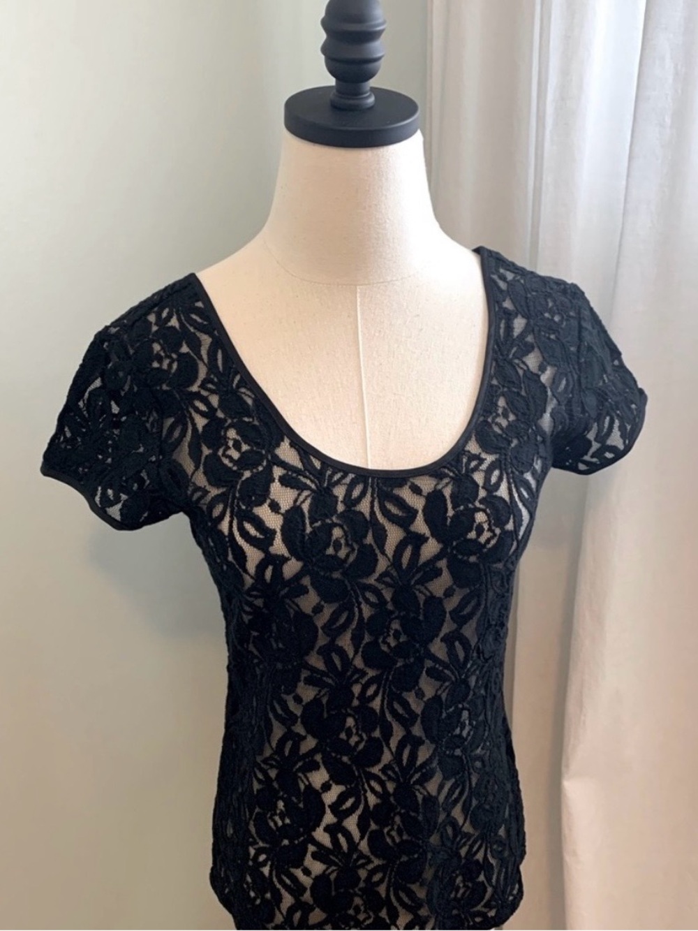 BR Black Lace Scoop Neck Short Sleeve Top
